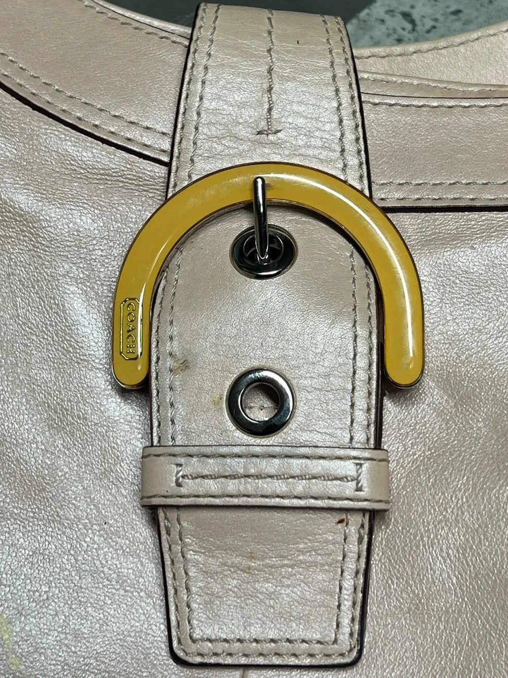 Coach SoHo Lynn shell pink beige leather hobo shoulder bag Y2K